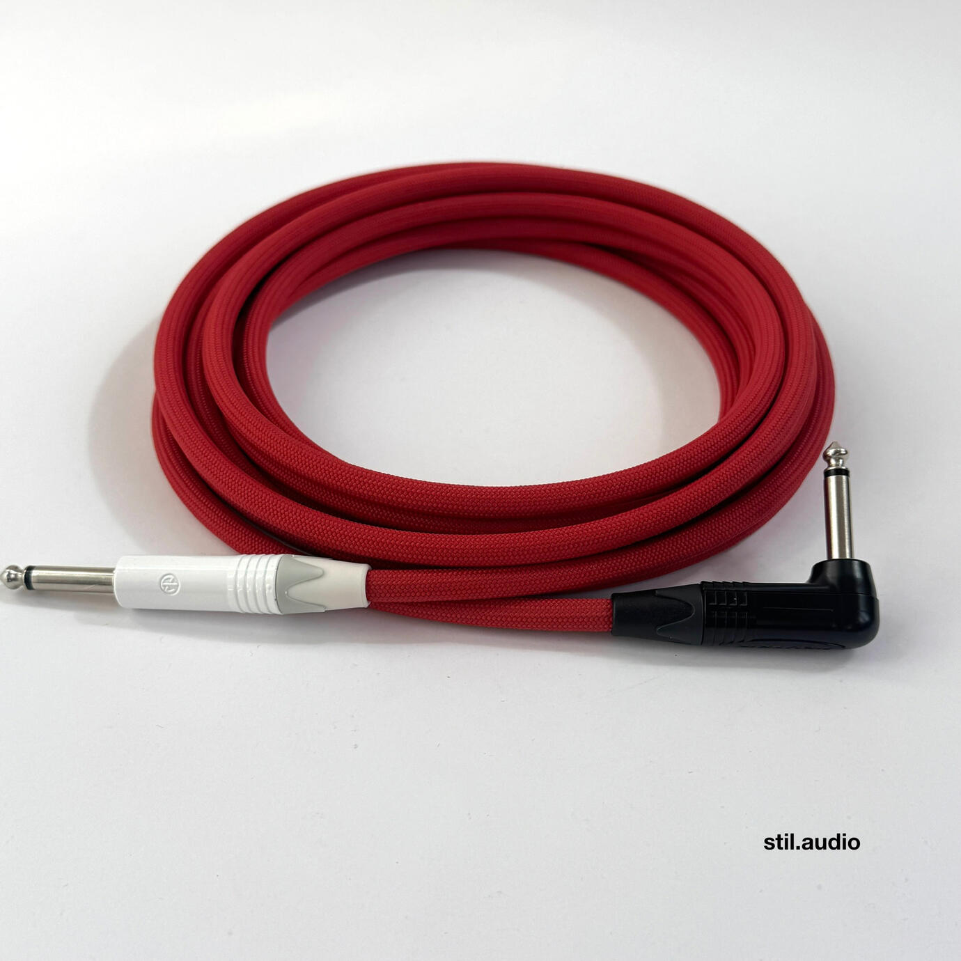 RED INSTRUMENT/NEUTRIK